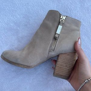 Beige booties 🧸🛍️